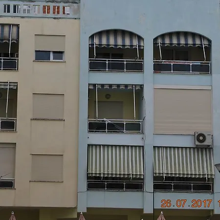 Arbi's Pool View Golem (Tirana)