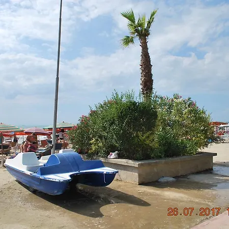 Arbi's Pool View Апартаменты Голем