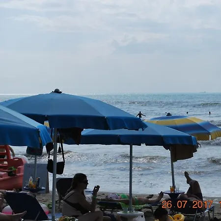 Arbi's Pool View דירה *