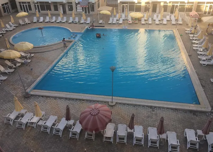 Arbi's Pool View *