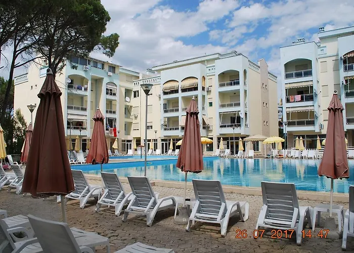 Arbi's Pool View