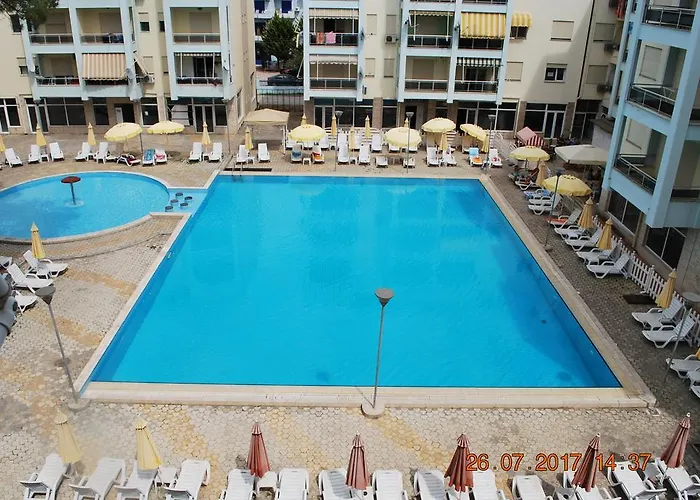 Daire Arbi's Pool View