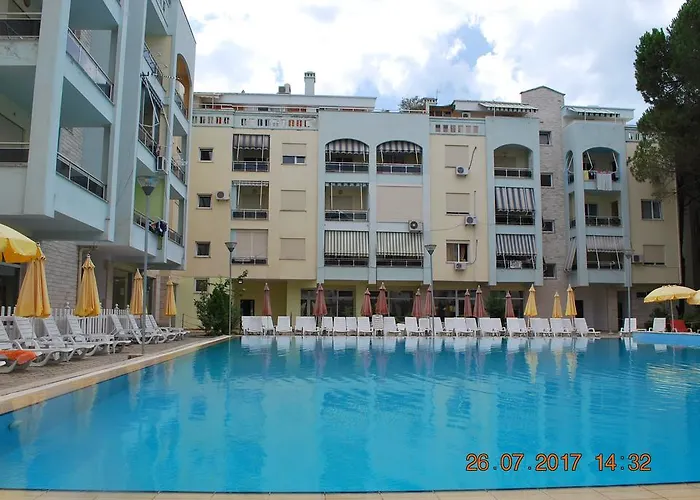 Daire Arbi's Pool View *